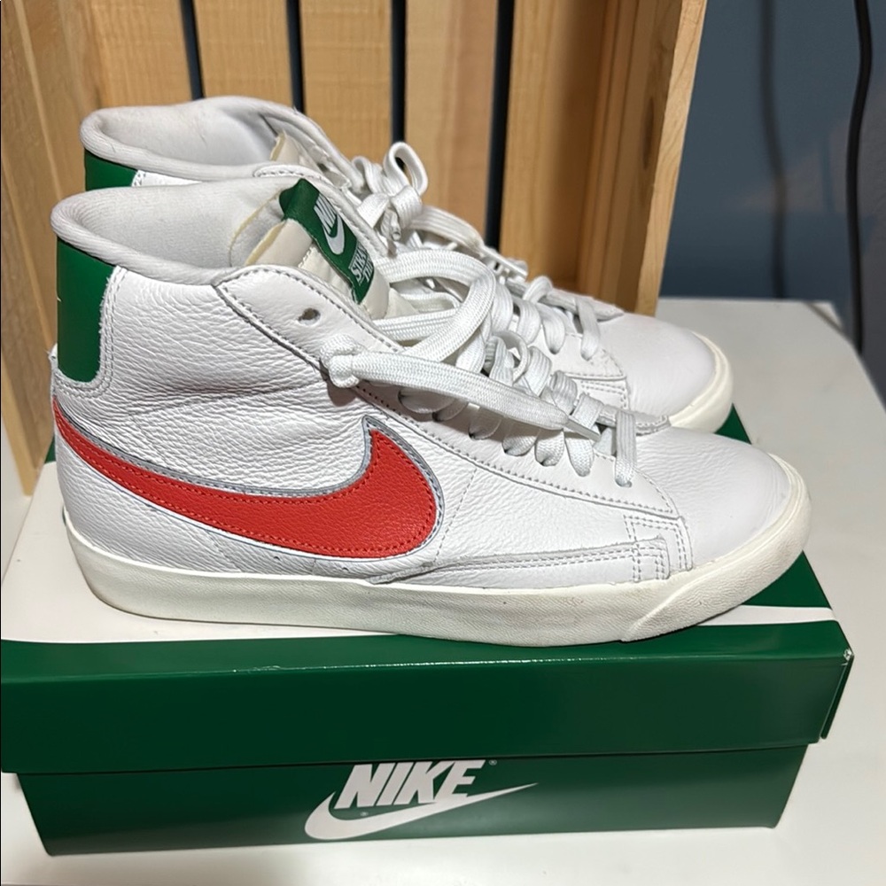Nike Stranger Things White High-Top Sneakers - Picture 4 of 8